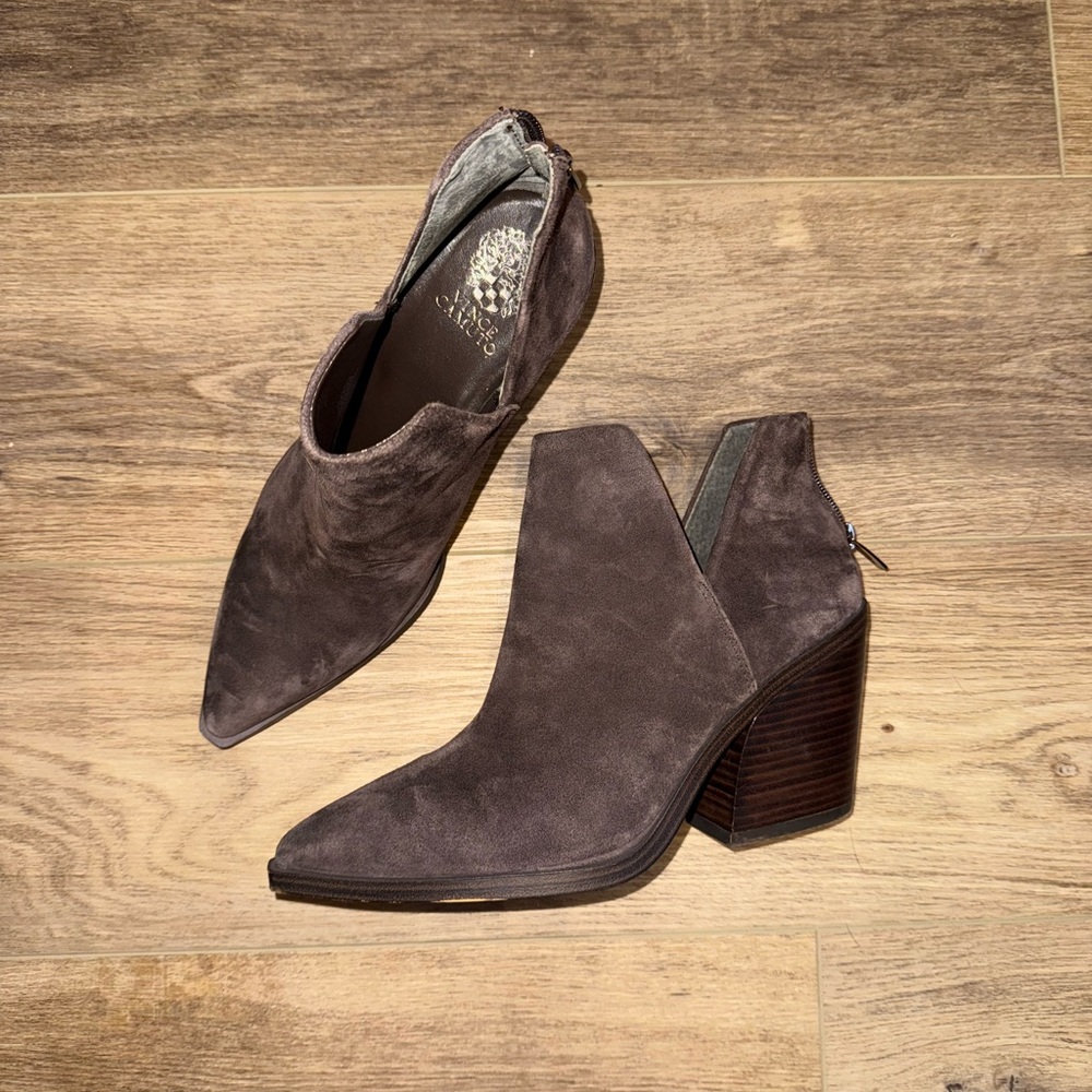 New without Box Vince Camuto Gigietta Chocolate Brown Suede Ankle Boots size 10